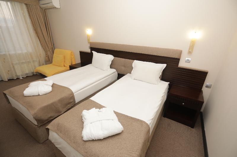 & Holidays - Free Parking Hotel 4*