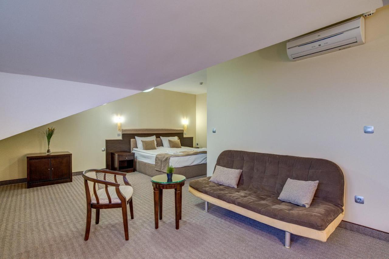 & Holidays - Free Parking Hotel 4*