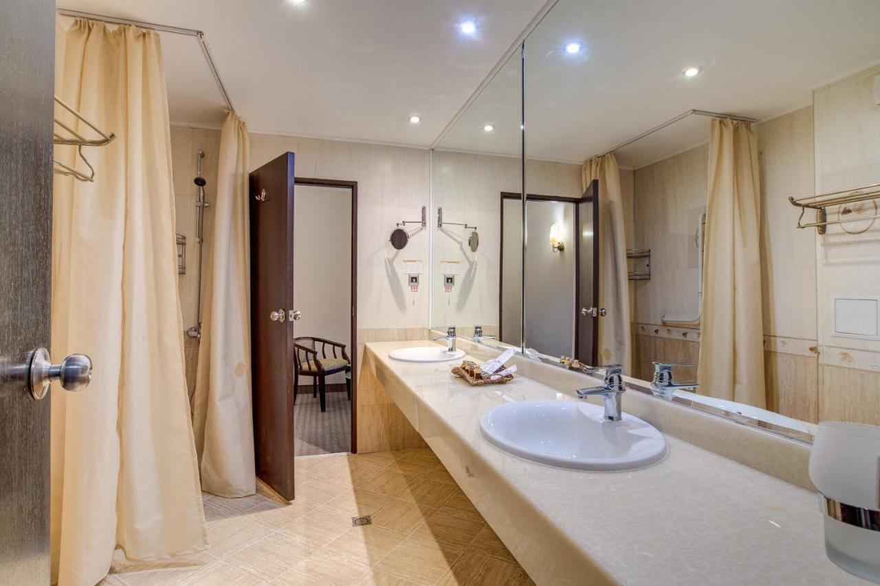 & Holidays - Free Parking Hotel 4*