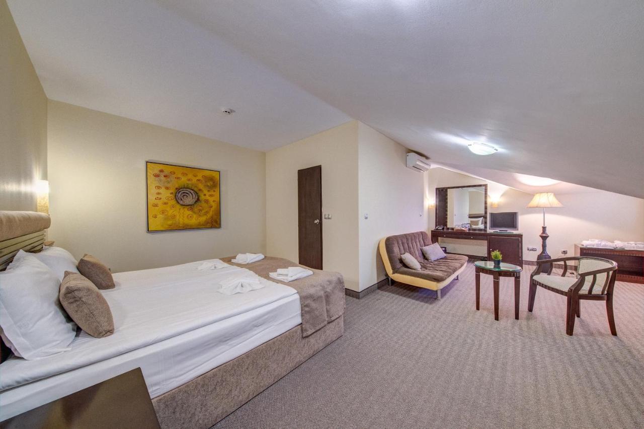 Hotel & Holidays - Free Parking Bansko