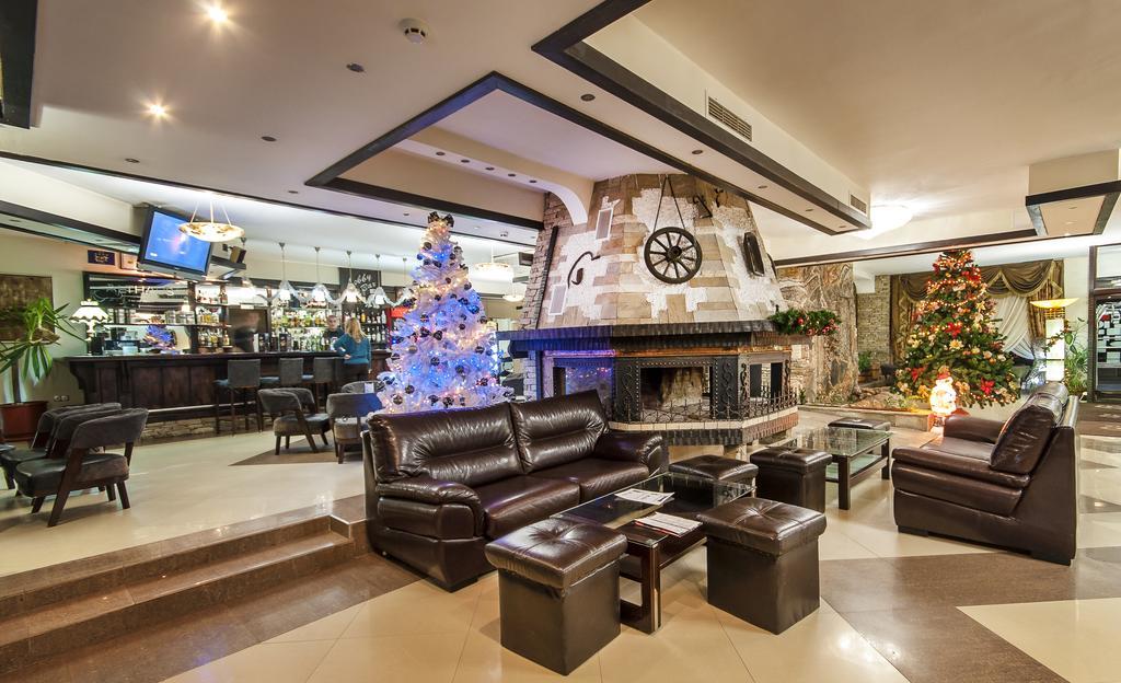 & Holidays - Free Parking Hotel