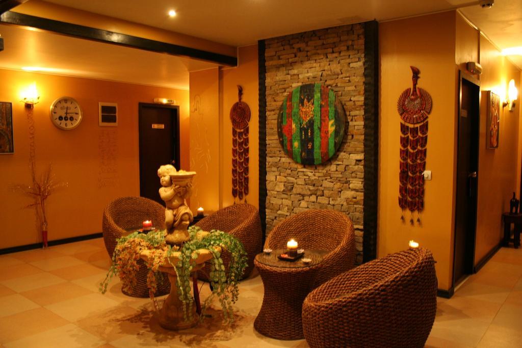 Hotel & Holidays - Free Parking 4*