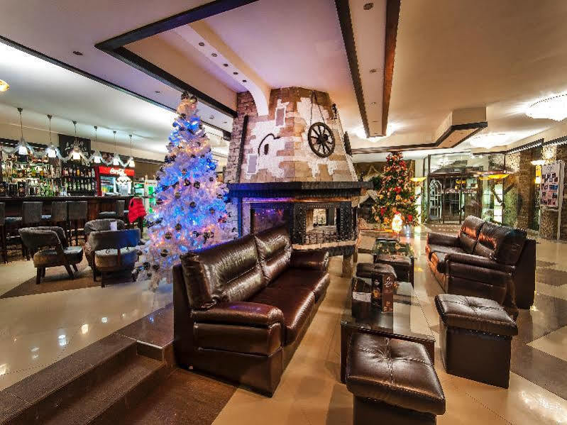 & Holidays - Free Parking Hotel