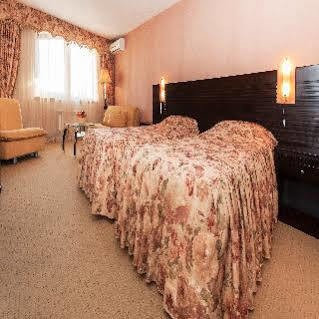 Hotel & Holidays - Free Parking 4*