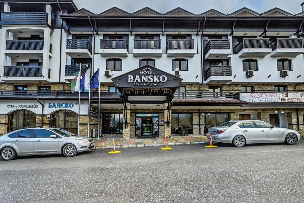 Hotel & Holidays - Free Parking